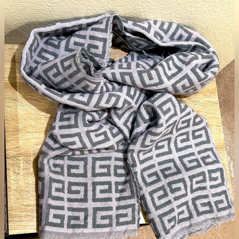 Givenchy Wool Scarf in Excellent Condition